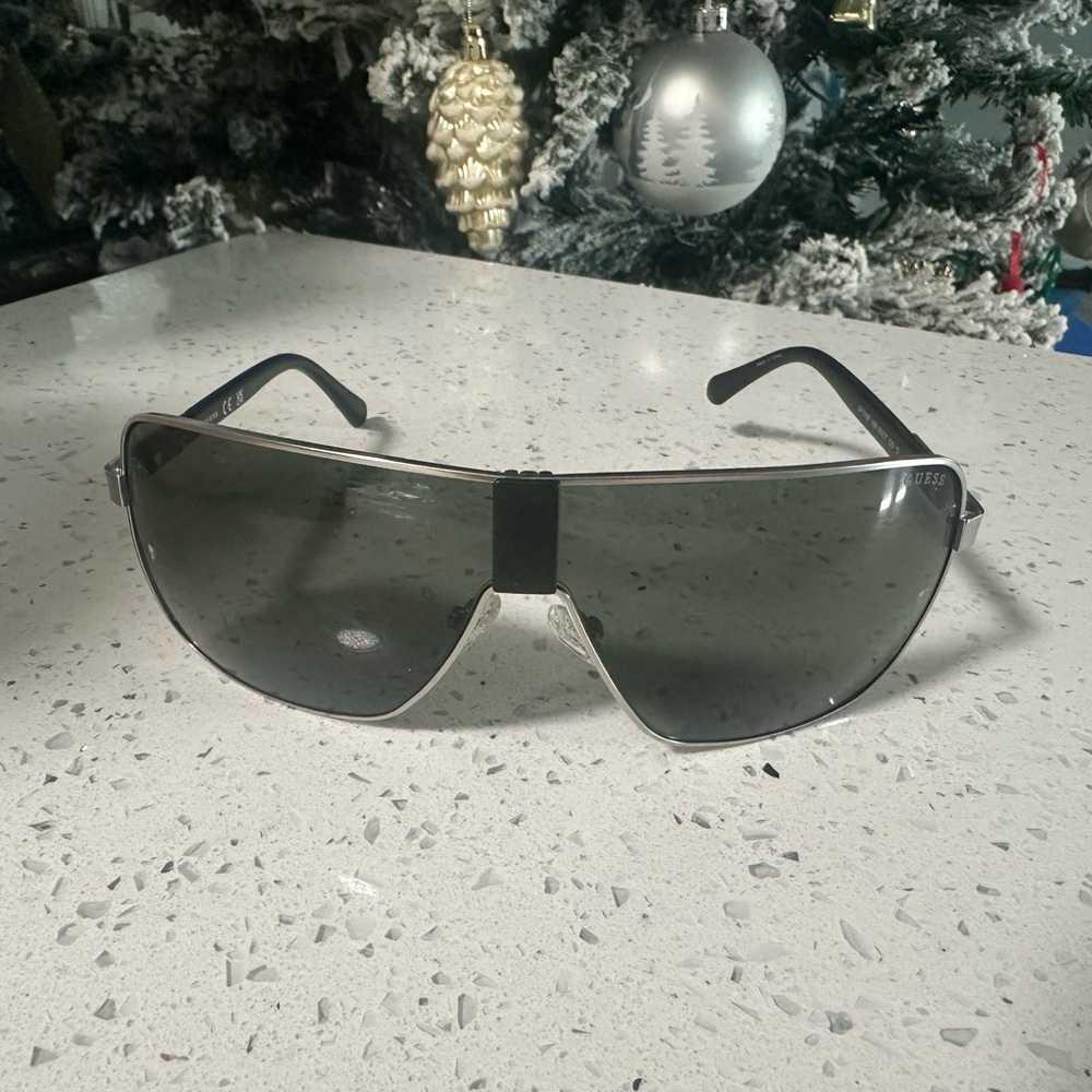 GUESS Dark Gray Aviator Sunglasses (18)